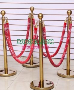 Cột chắn inox mạ vàng dây nhung trùng 2 tru inox thiet bi mien bac 9